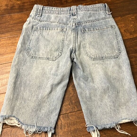 We the Free, Size 25, Rebel Rouser Cut Off Shorts! - Picture 5 of 9